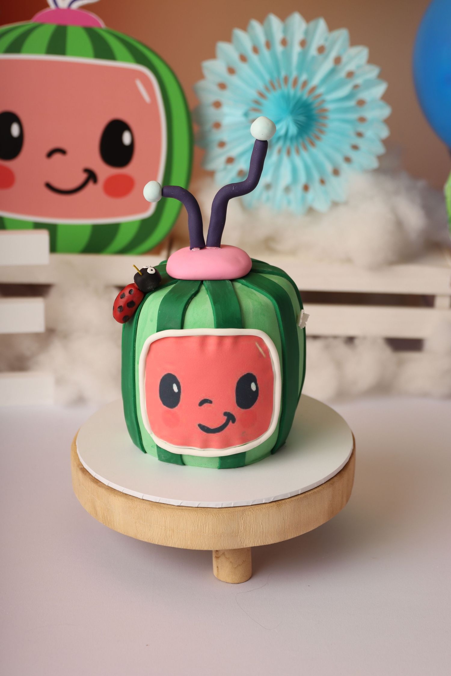 CUSTOMISED CAKE