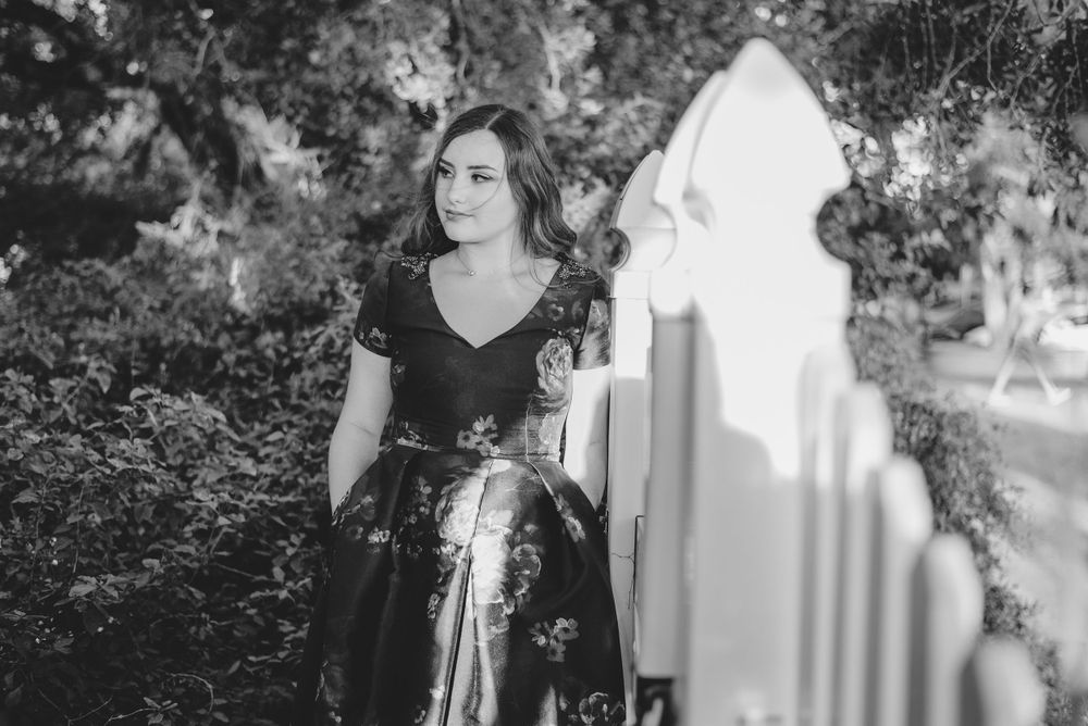 girl posing leaning on fence. Memory lane photo spot. Mission, Texas. Wedding photography