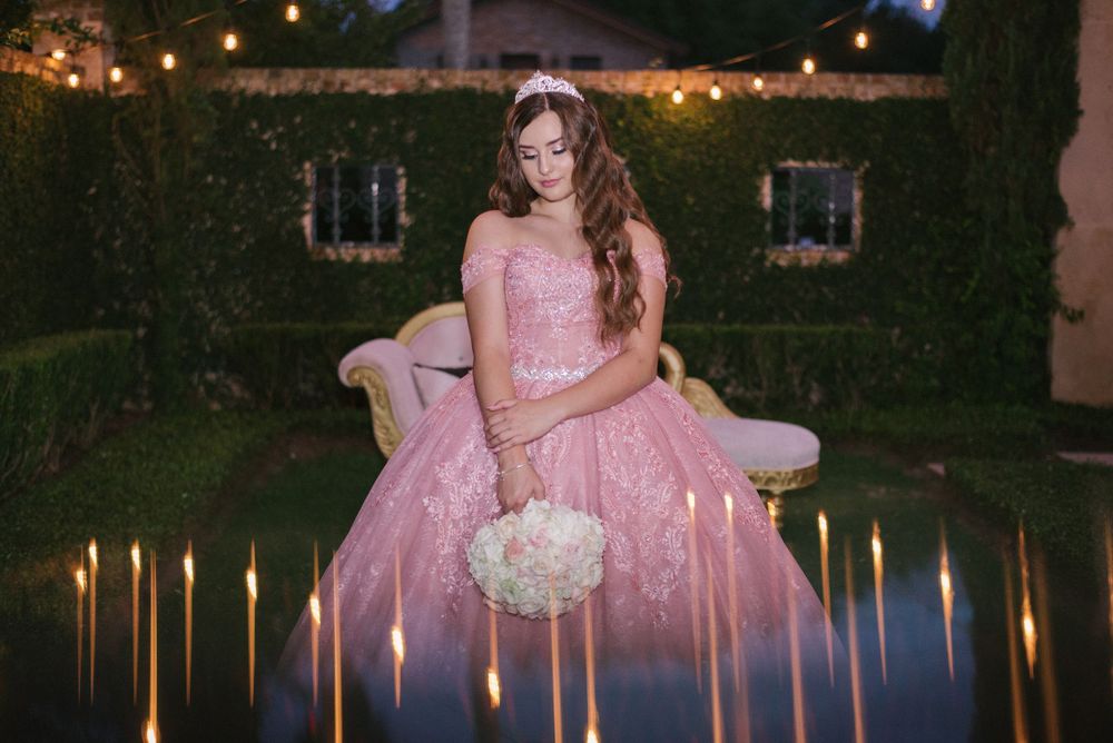 girl posing for a photo. Casa Polonia. Weslaco, Texas. Wedding photography