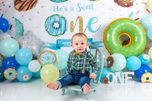 donut birthday photo shoot, Donut grow up cake smash, one year birthday photo session