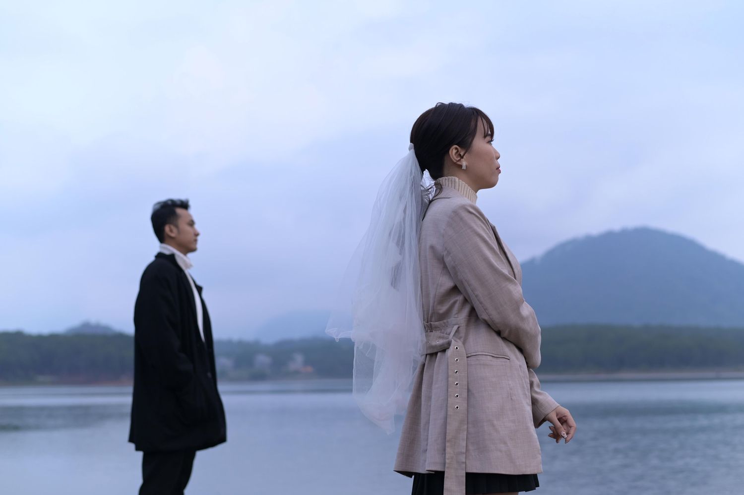 Emotional cinematic photography by Che Hoang Huy for Symphony by H Studio weddings.