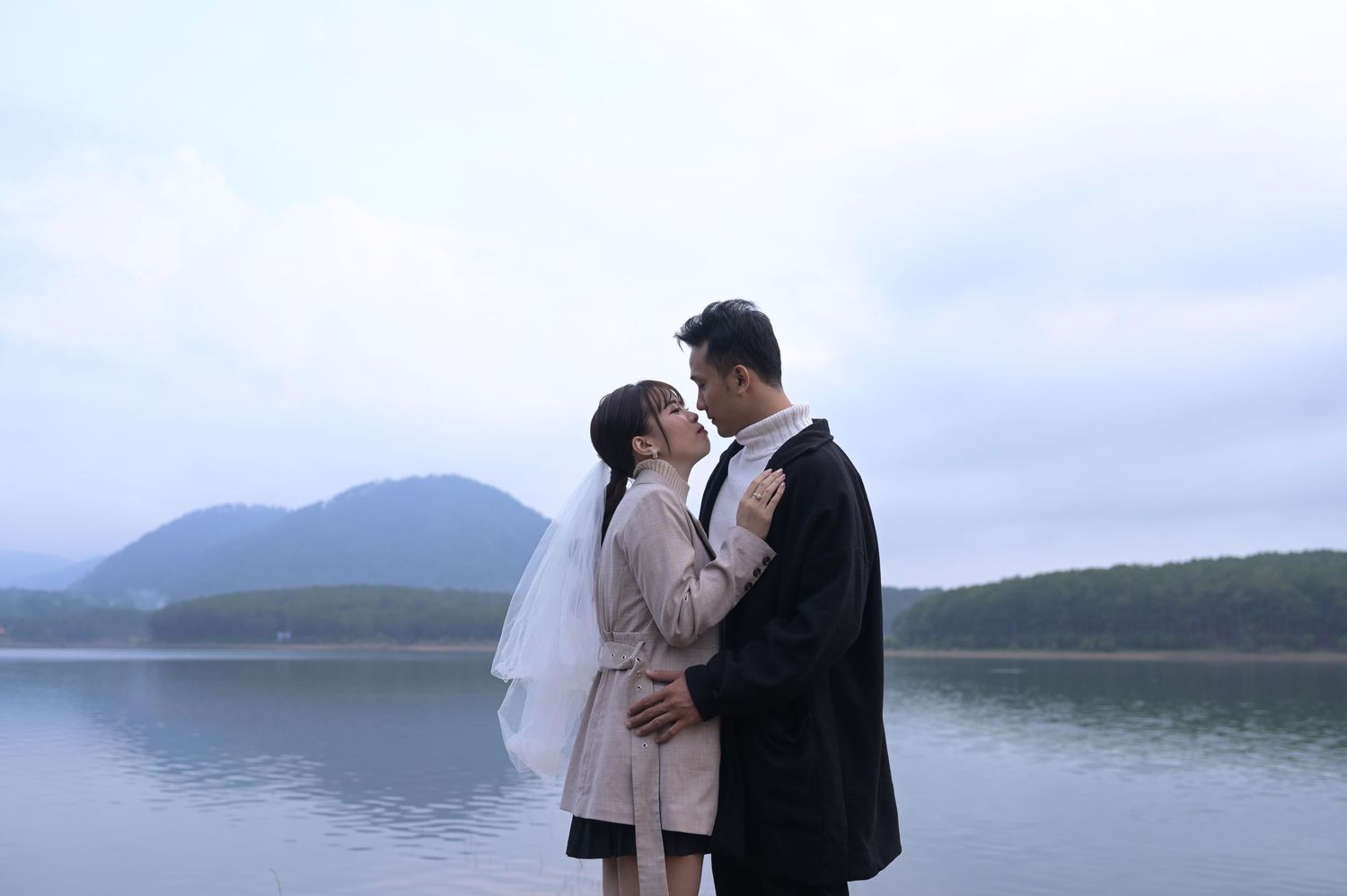 Emotional cinematic photography by Che Hoang Huy for Symphony by H Studio weddings.