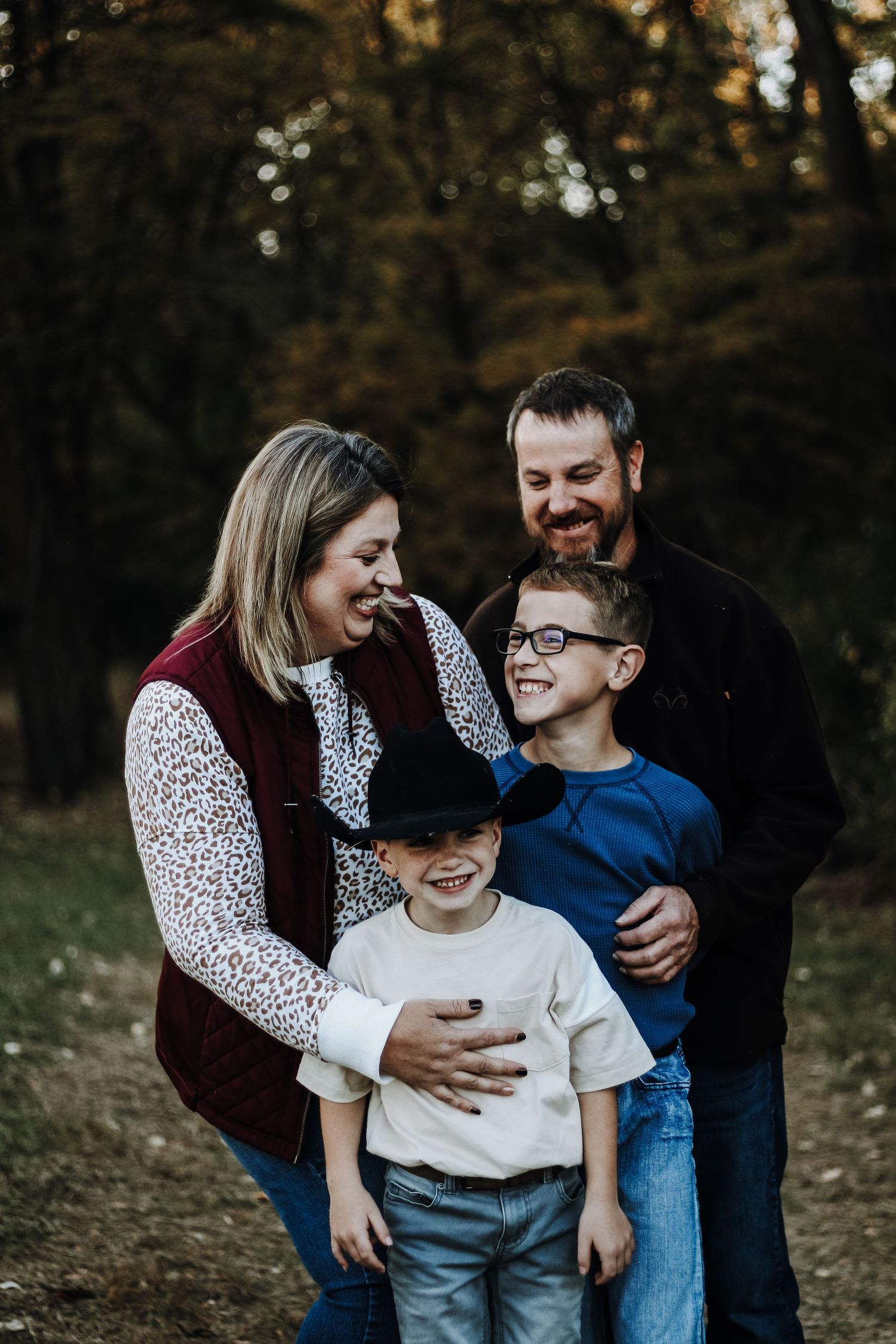 A family shares joyful moments together during an outdoor autumn photoshoot.