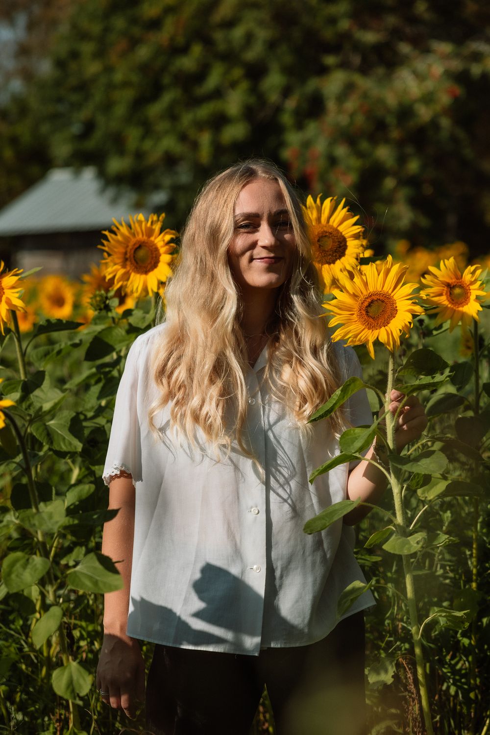 Bloom - Potrettikuvaus miljöössä - Valokuvaaja Oulu - Kukkakuvaus - Saaga Visuals - Dokumentaarinen kuvaus