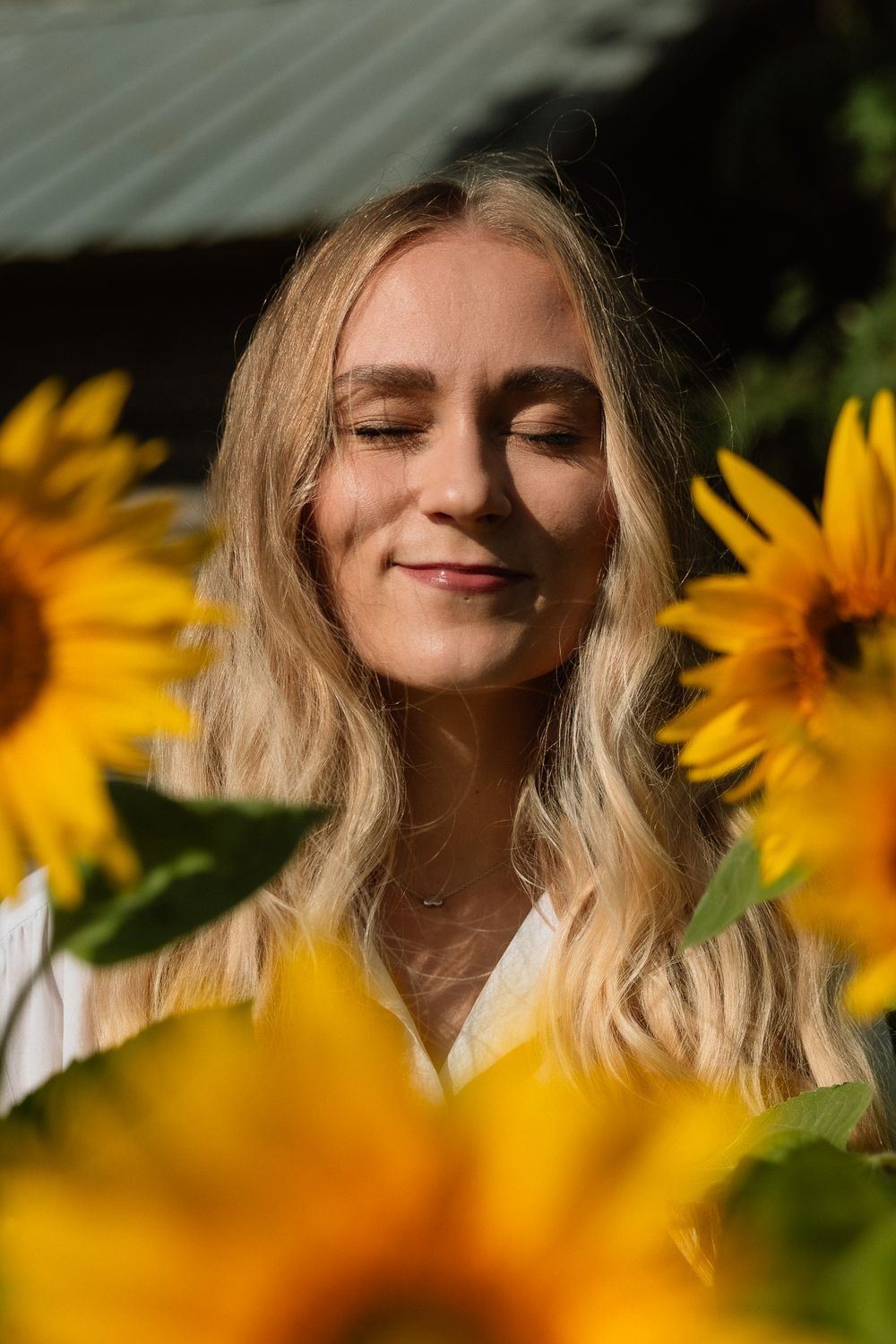 Bloom - Potrettikuvaus miljöössä - Valokuvaaja Oulu - Kukkakuvaus - Saaga Visuals - Dokumentaarinen kuvaus