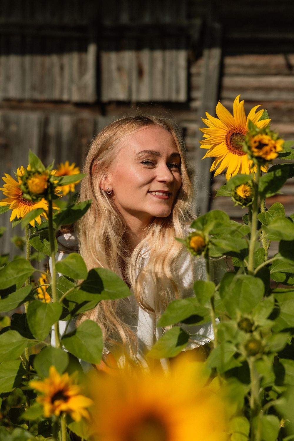 Bloom - Potrettikuvaus miljöössä - Valokuvaaja Oulu - Kukkakuvaus - Saaga Visuals - Dokumentaarinen kuvaus