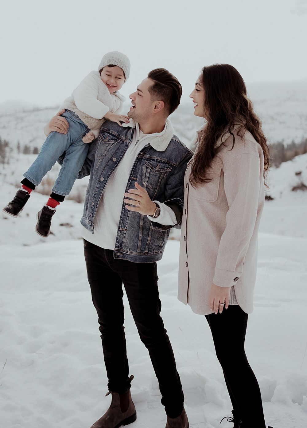 Family Photoshoot at Upper Mission Kelowna BC. Kelowna Okanagan Family Photographer