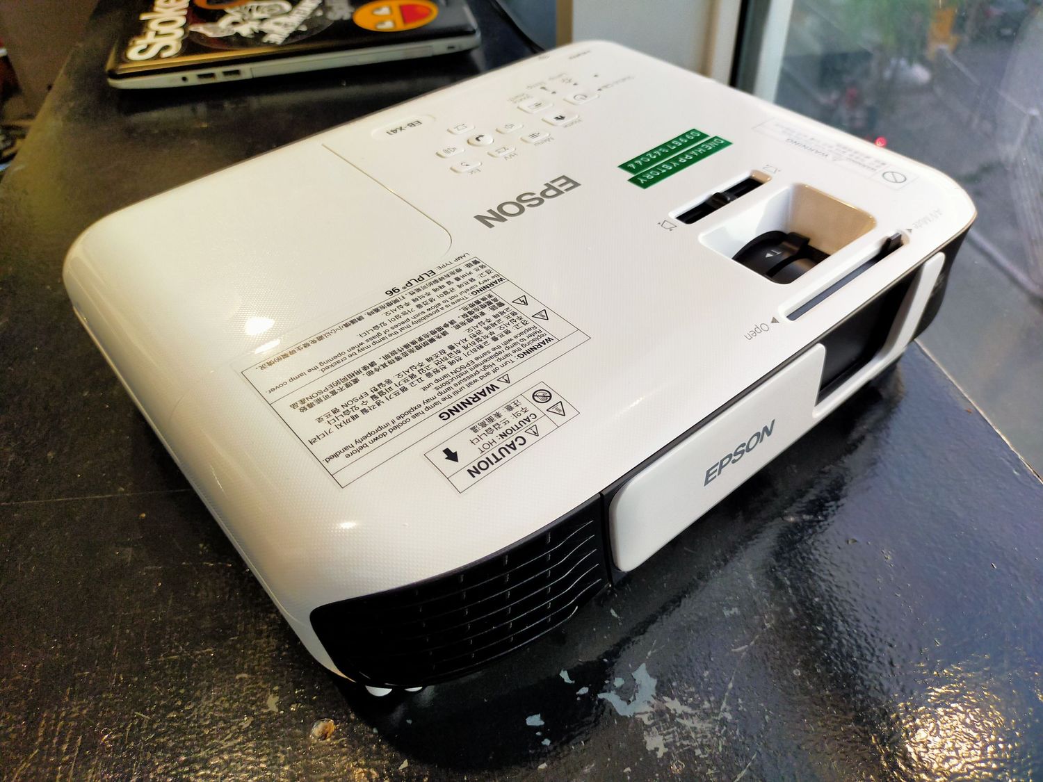 Projector for Rent One Happy Story photography