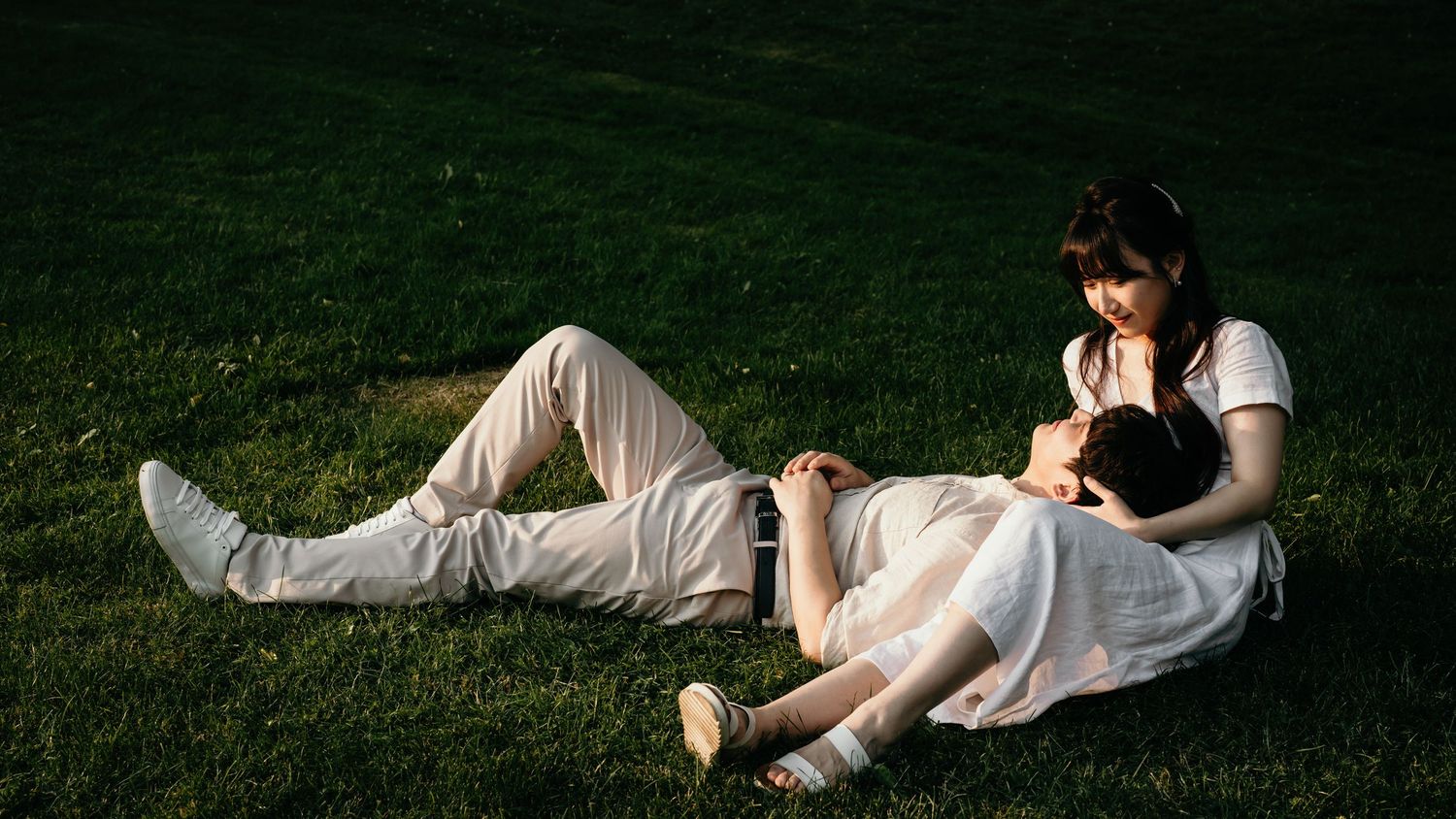 Flora & Jay Engagement Photo at Edward Gardens