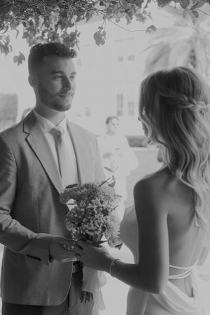 Black and white artistic wedding photos capturing tender moments.