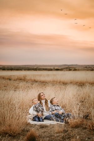 Altus Lawton Medicine Park Quartz Mountain State Park, Family Photoshoot Session, siblings, mother, fields, Oklahoma sunset, trails, brother
