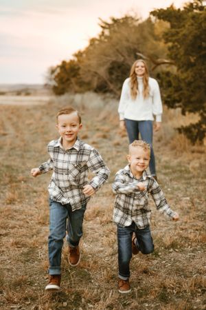 Altus Lawton Medicine Park Quartz Mountain State Park, Family Photoshoot Session, siblings, mother, fields, Oklahoma sunset, trails, brother