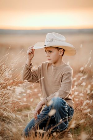 Altus Lawton Medicine Park Quartz Mountain State Park, Roberts Family Photoshoot Session, siblings, mother father, fields, Oklahoma sunset