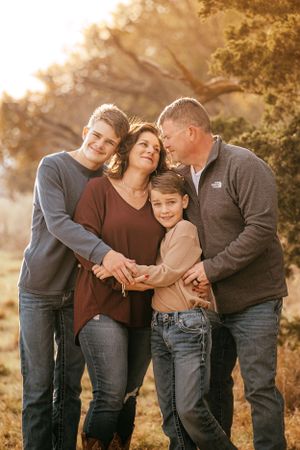 Altus Lawton Medicine Park Quartz Mountain State Park, Roberts Family Photoshoot Session, siblings, mother father, fields, Oklahoma sunset