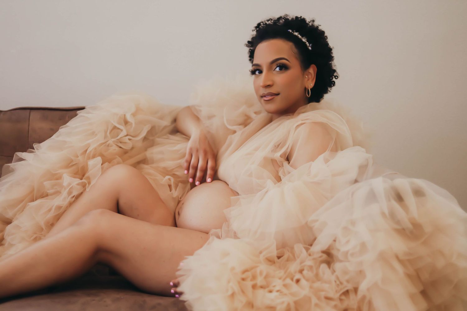 maternity photoshoot, Massachusetts photographer, maternity gifts, maternity session, pregnant, mom to be, mommy and me