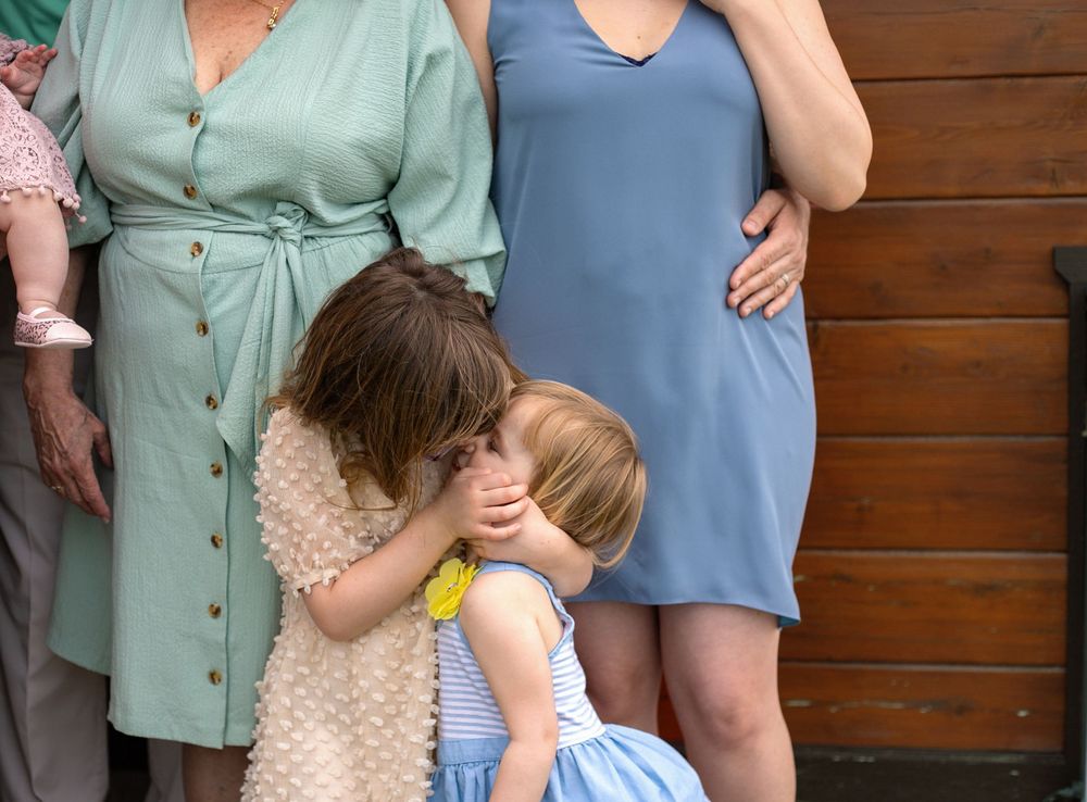 sisters, siblings, sibling session, family photography, childhood photos, family photographer