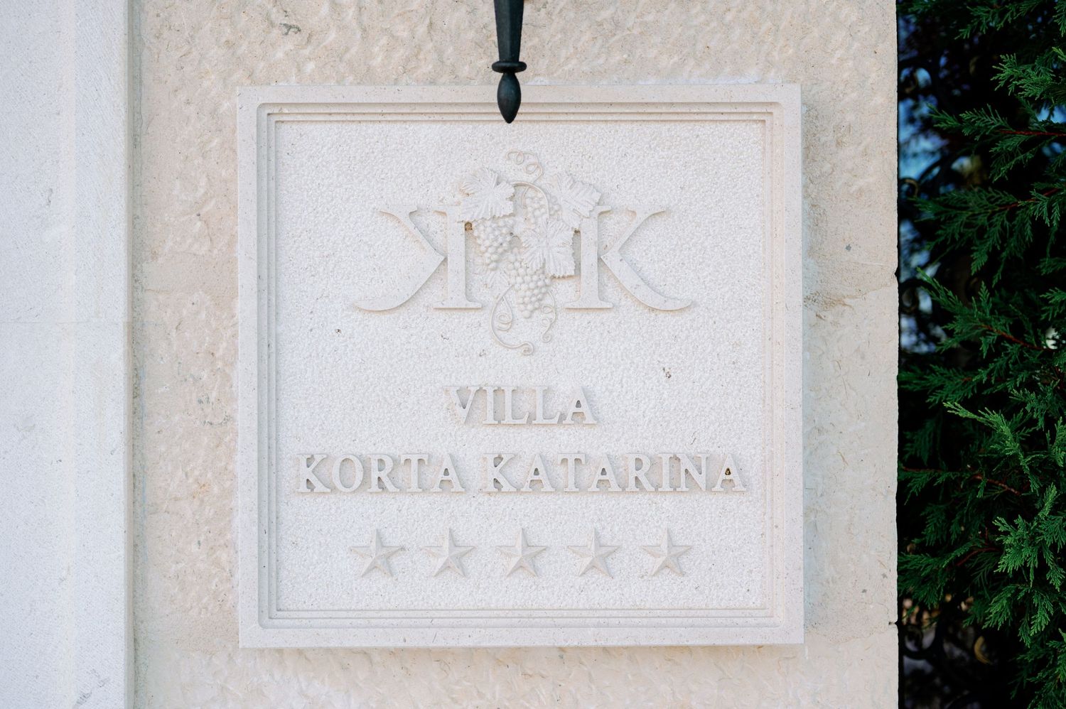 White stone plaque displaying Villa Korta Katarina five-star hotel branding.