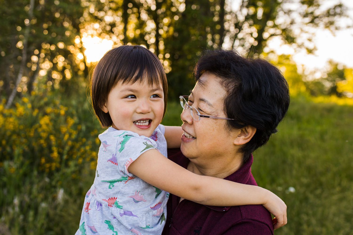 JoJo is going to kiss grandma in Marymoor Park
