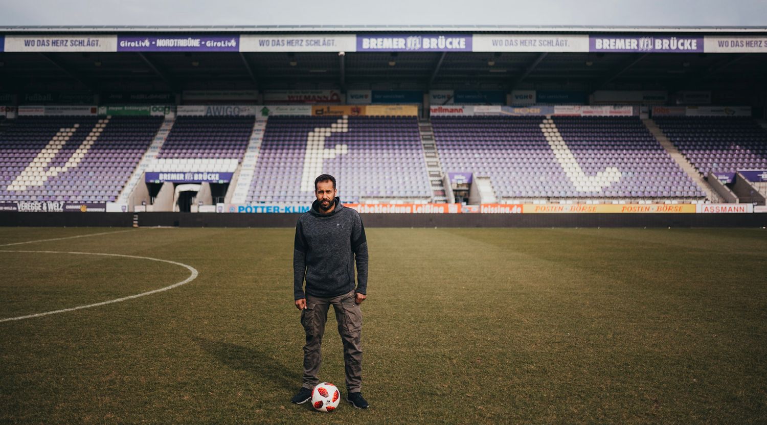 Portrait von Daniel Thioune Stadion Bild Fotografie
