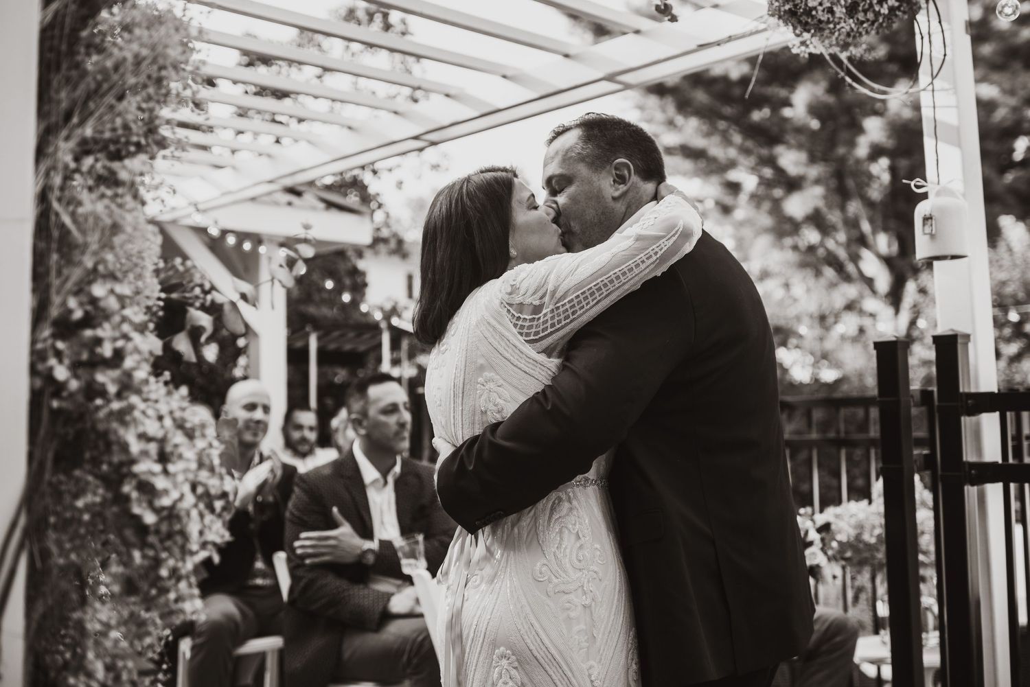 Mariage elopement intime dans cour arrière Rosemère