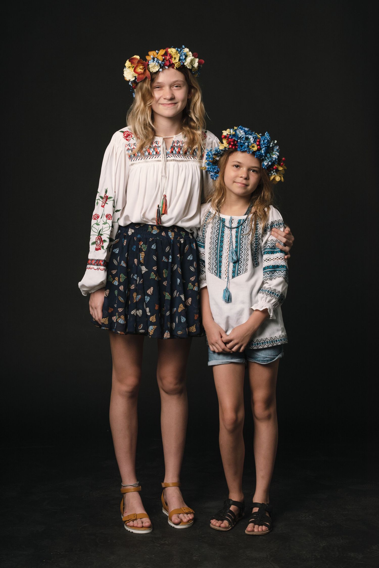 Listen To Ukrainian Hearts is a mini photo project aiming to urge people in Vietnam and Saigon donate to Ukraine.