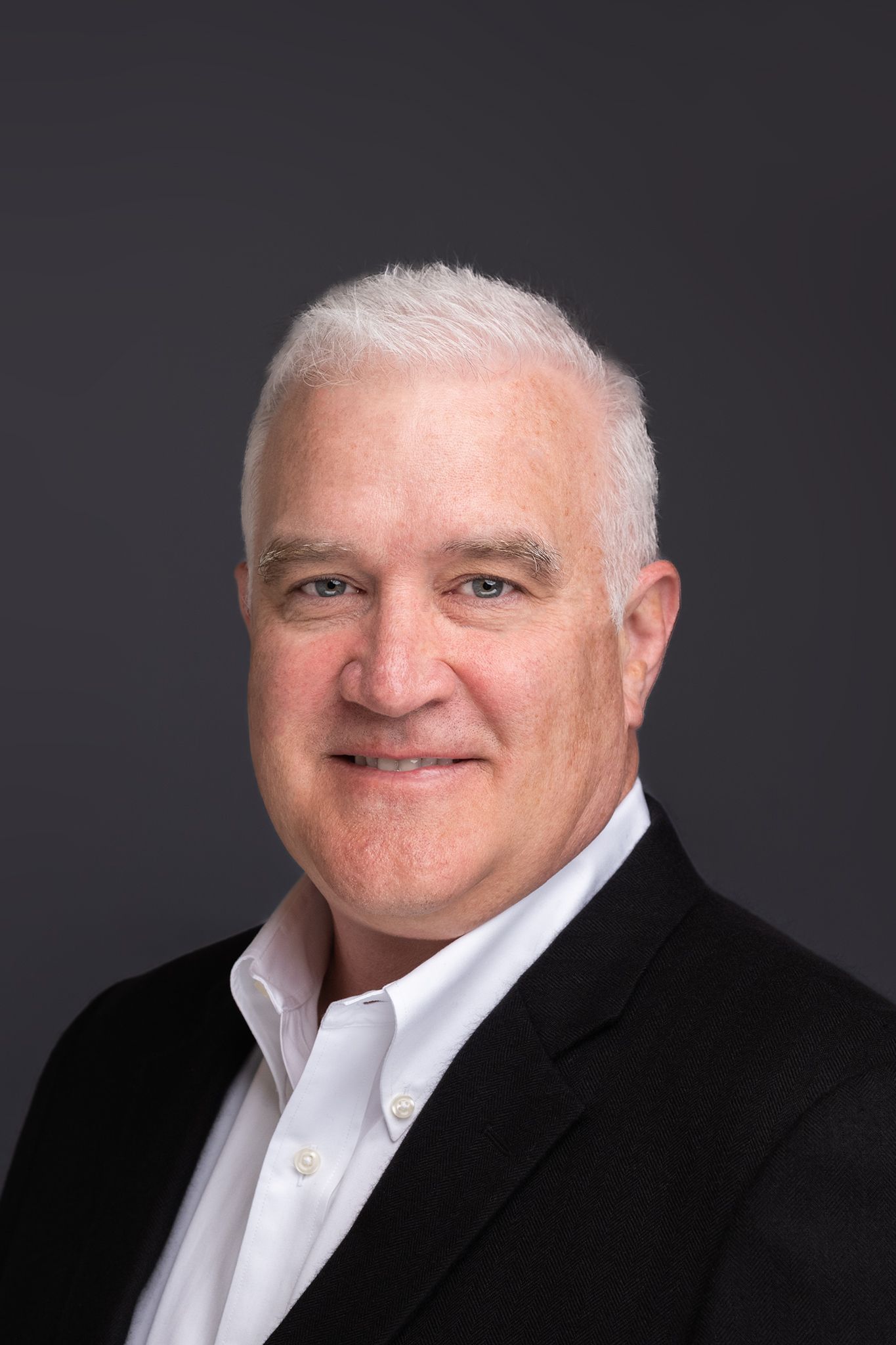Orlando corporate headshot lounge photographer Ray Alvarez — senior male executive headshot at corporate conference event