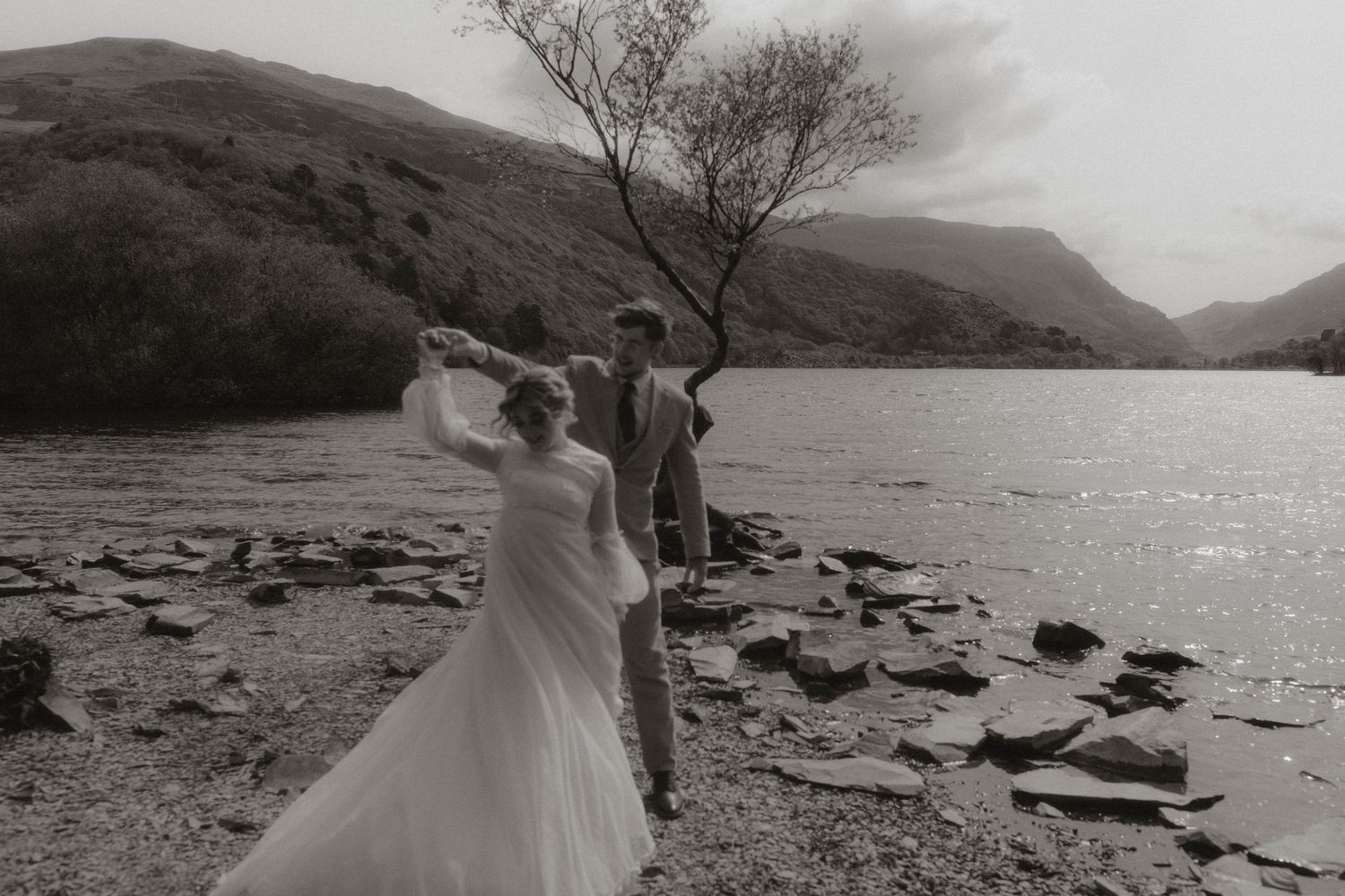 snowdonia elopement Llyn padarn bride and groom wedding