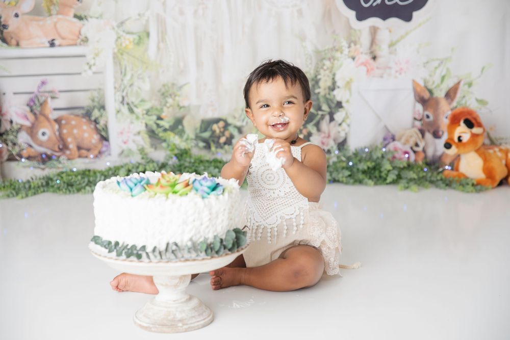 AUSTIN, TX | NISA MOMIN PHOTOGRAPHY | CAKE SMASH | 1ST BIRTHDAY | MILESTONE