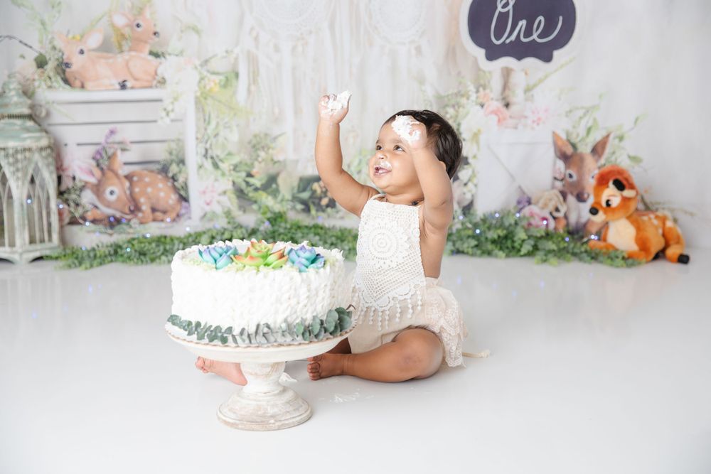 AUSTIN, TX | NISA MOMIN PHOTOGRAPHY | CAKE SMASH | 1ST BIRTHDAY | MILESTONE