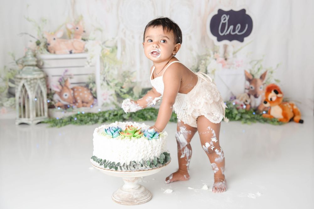 AUSTIN, TX | NISA MOMIN PHOTOGRAPHY | CAKE SMASH | 1ST BIRTHDAY | MILESTONE