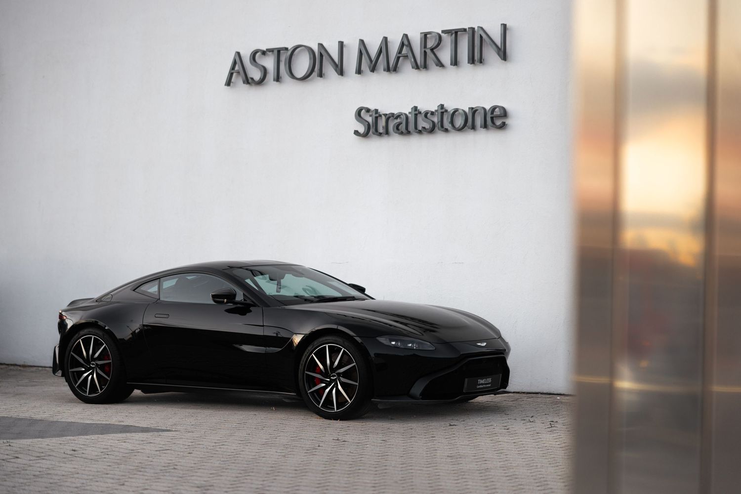 Aston martin Stratstone i UK