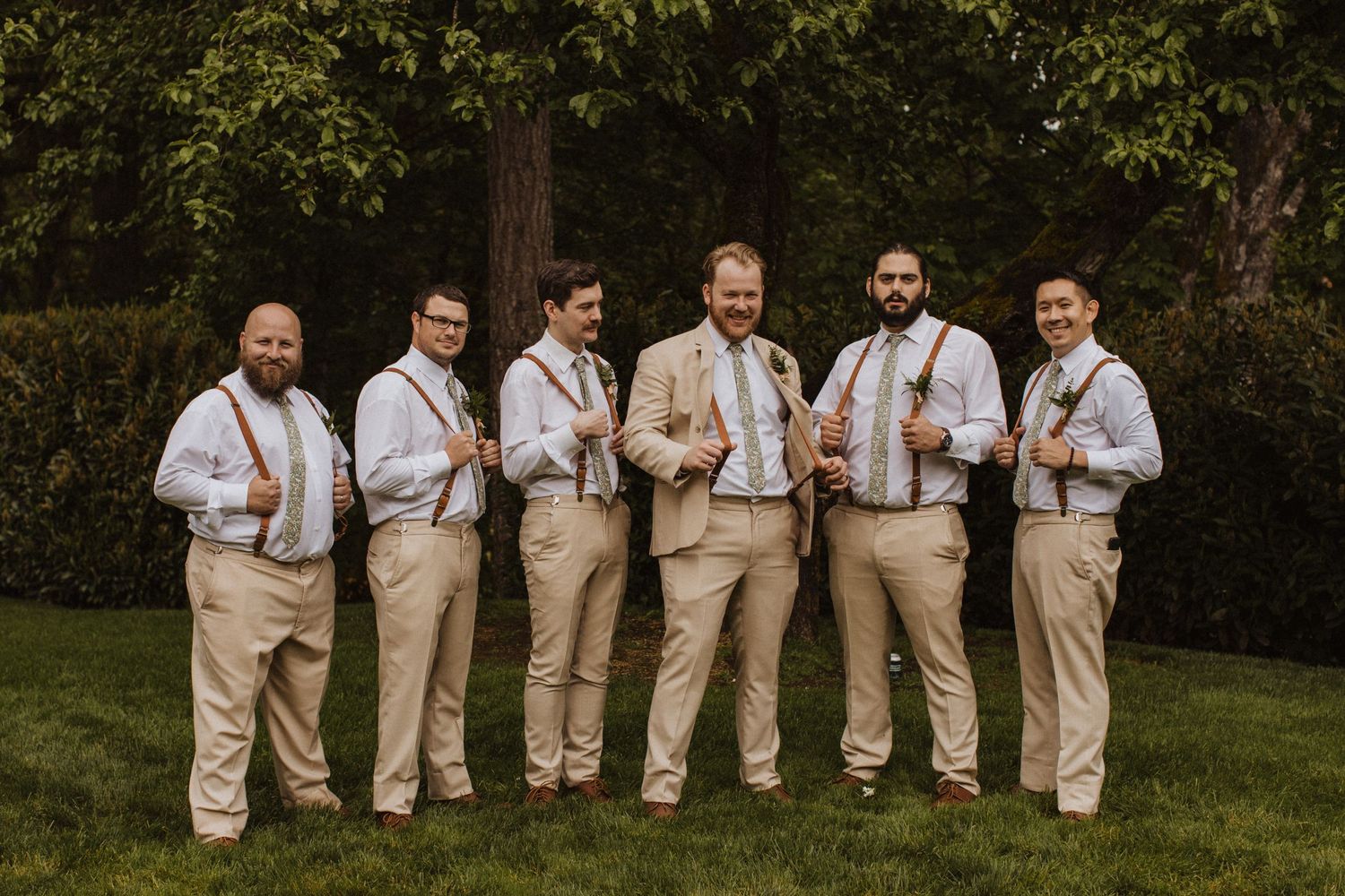 groomsmen matching suspenders