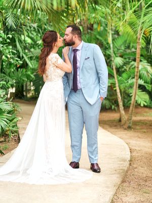 Couple Kissing in Jamaica Alysa Weddings