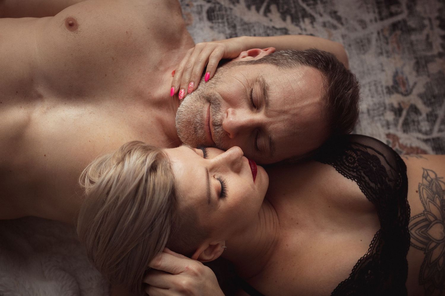 Couple amoureux toute en douceur au studio de Nuelle photographie