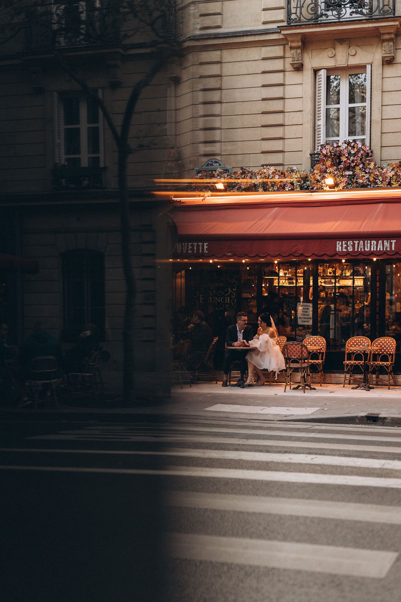 Couple enjoying their day during elopement in Paris at restaurant