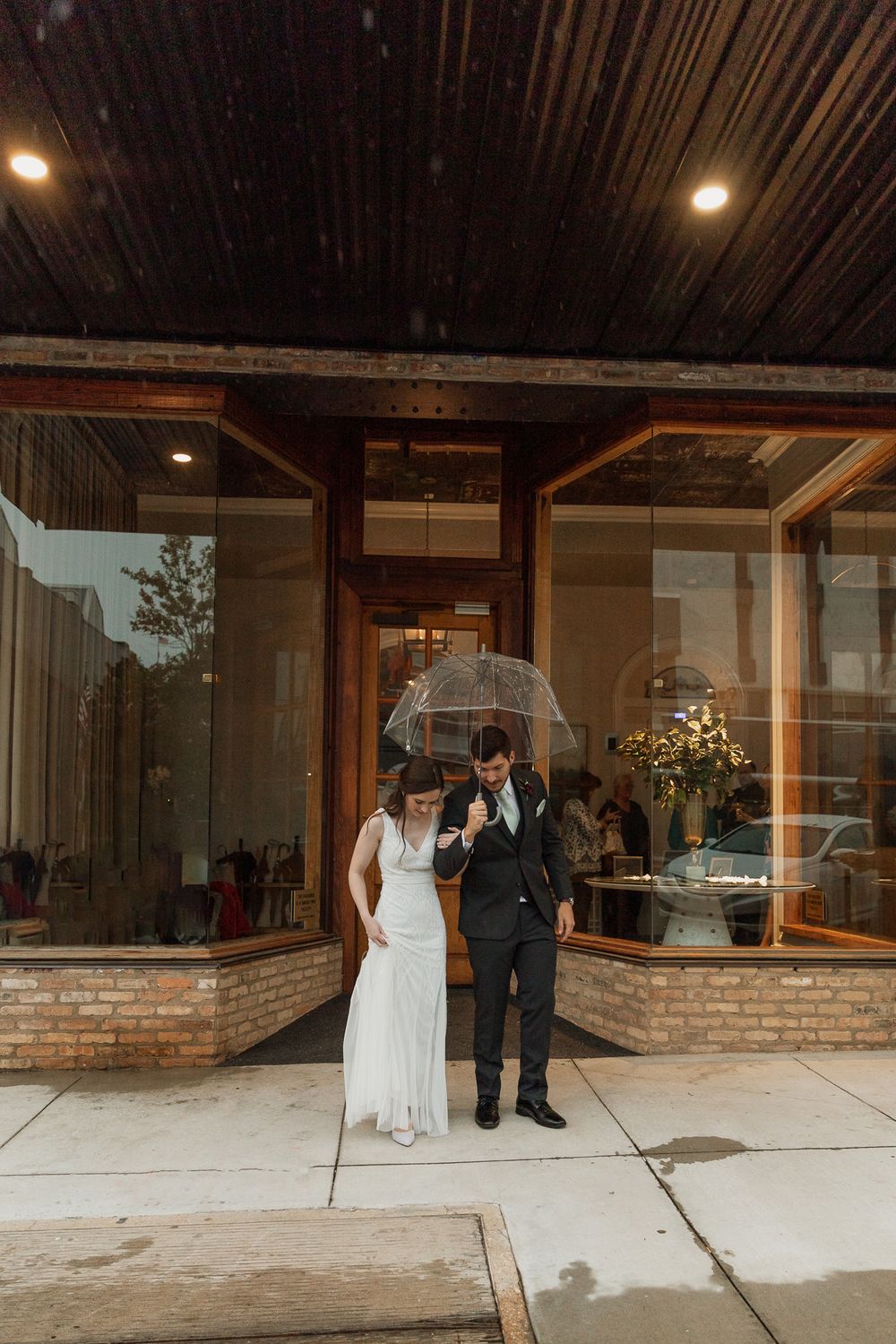 wedding-photos-outside-the-faulkner-jackson-ms