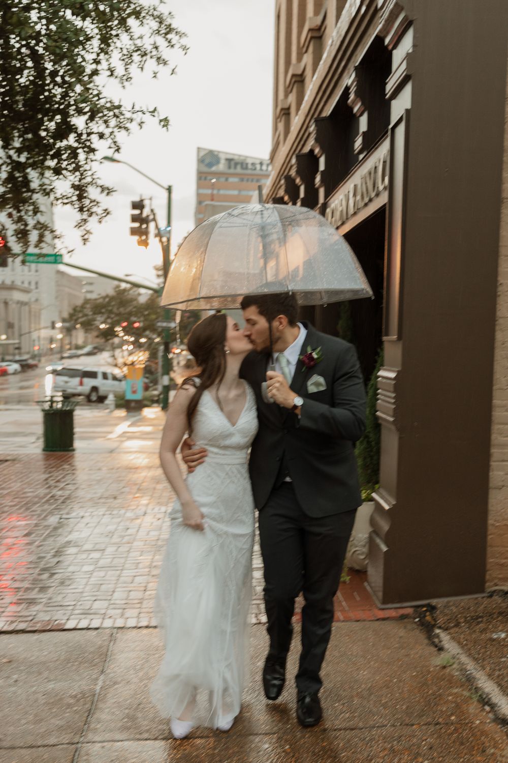 wedding-photos-outside-the-faulkner-jackson-ms