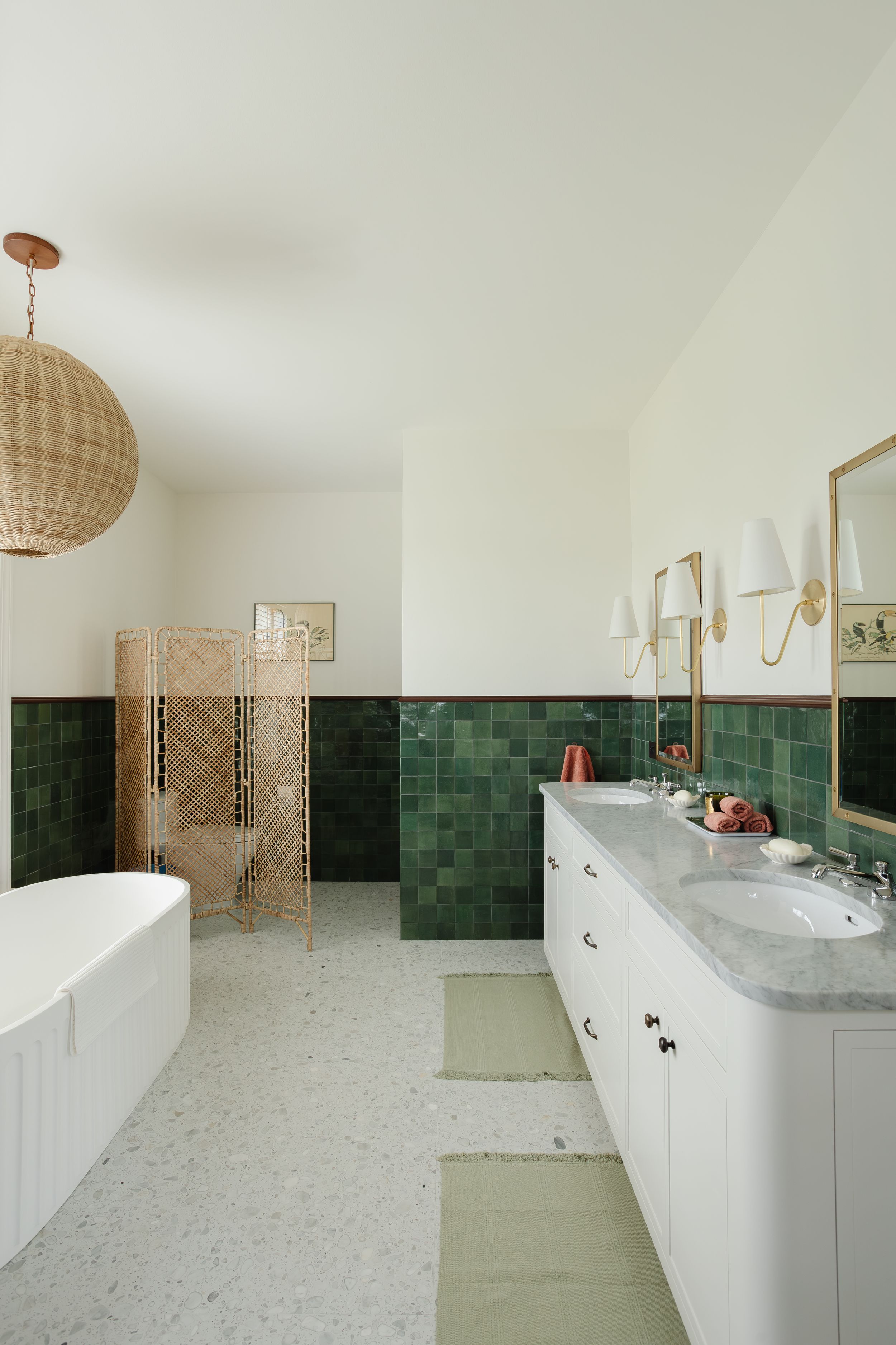 Tara Correa's photography focuses on capturing the architectural interiors of commercial and residential spaces.