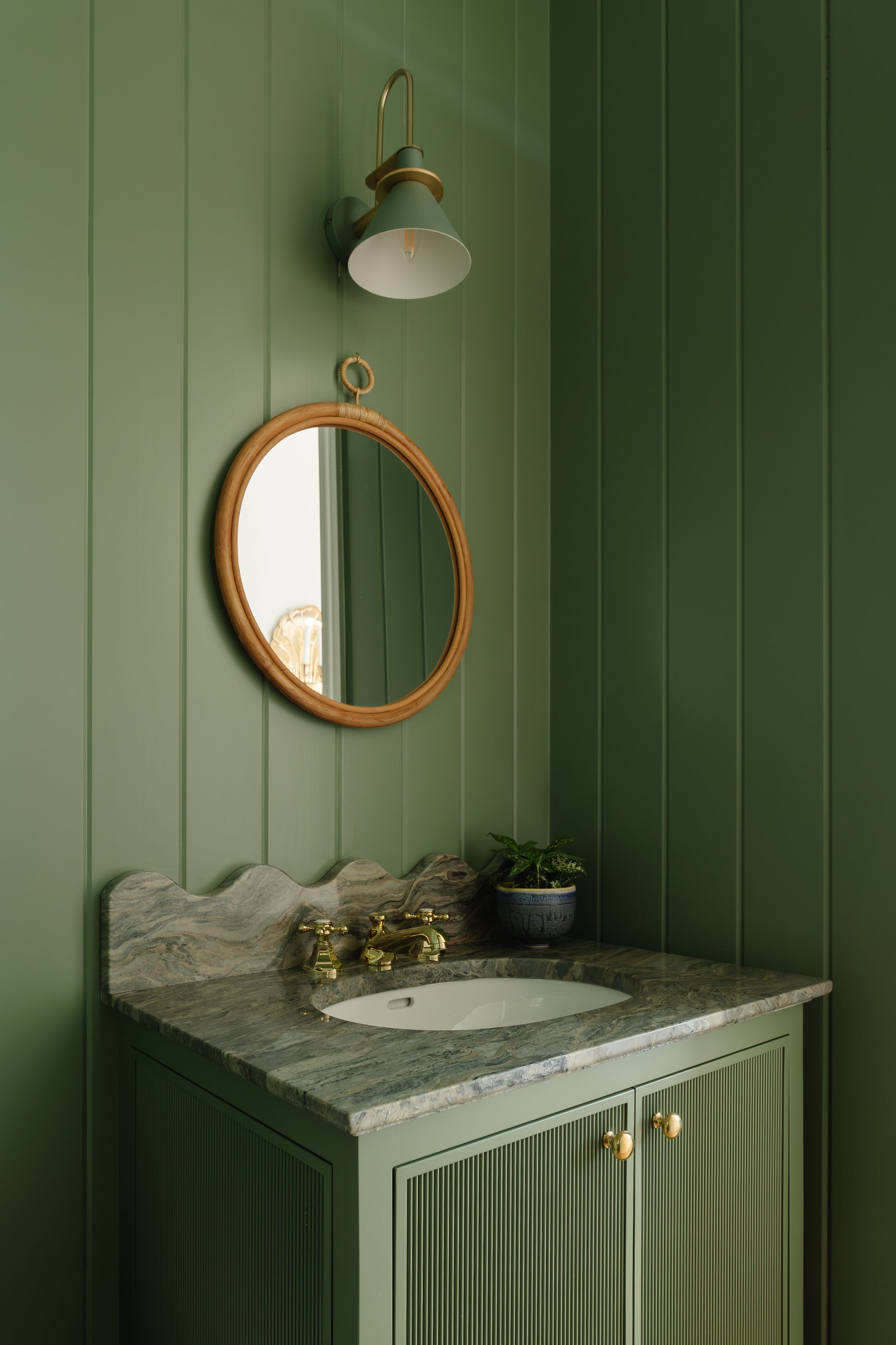 Tara Correa's photography focuses on capturing the architectural interiors of commercial and residential spaces.