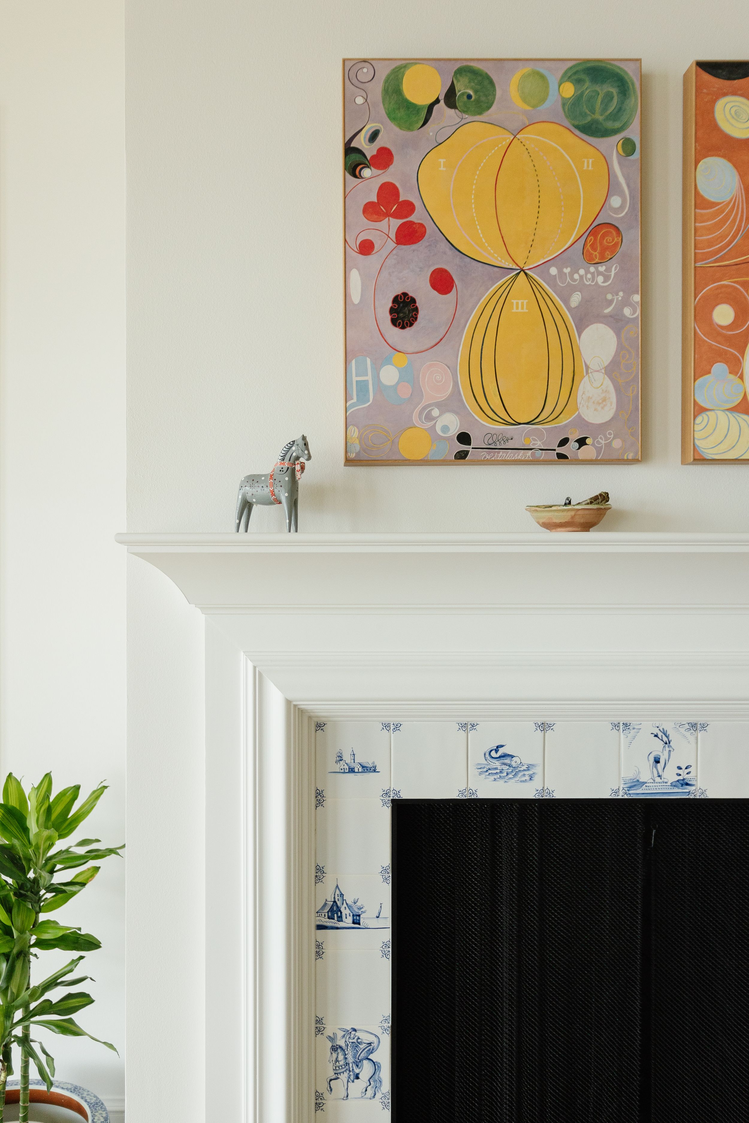 Tara Correa's photography focuses on capturing the architectural interiors of commercial and residential spaces.