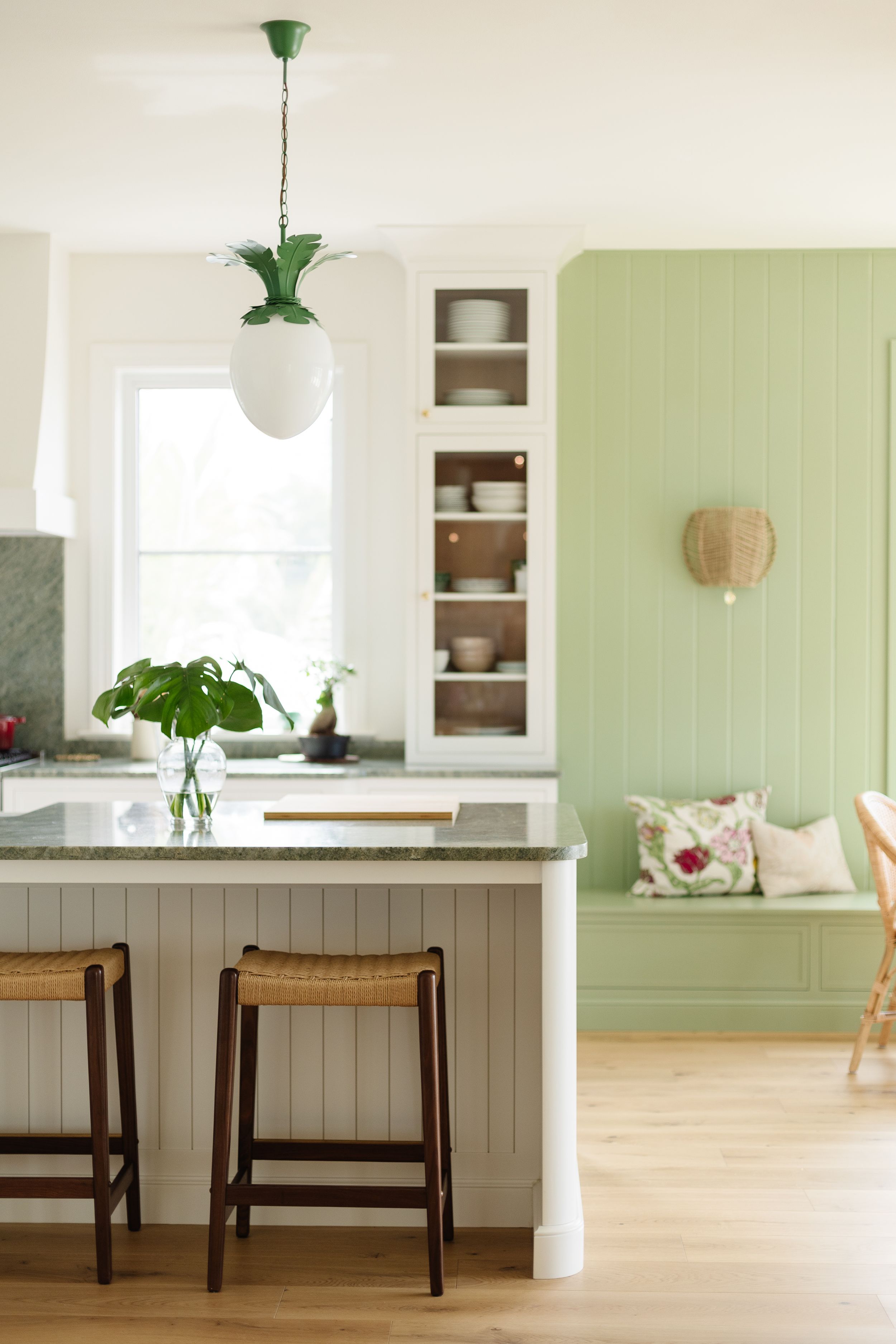 Tara Correa's photography focuses on capturing the architectural interiors of commercial and residential spaces.