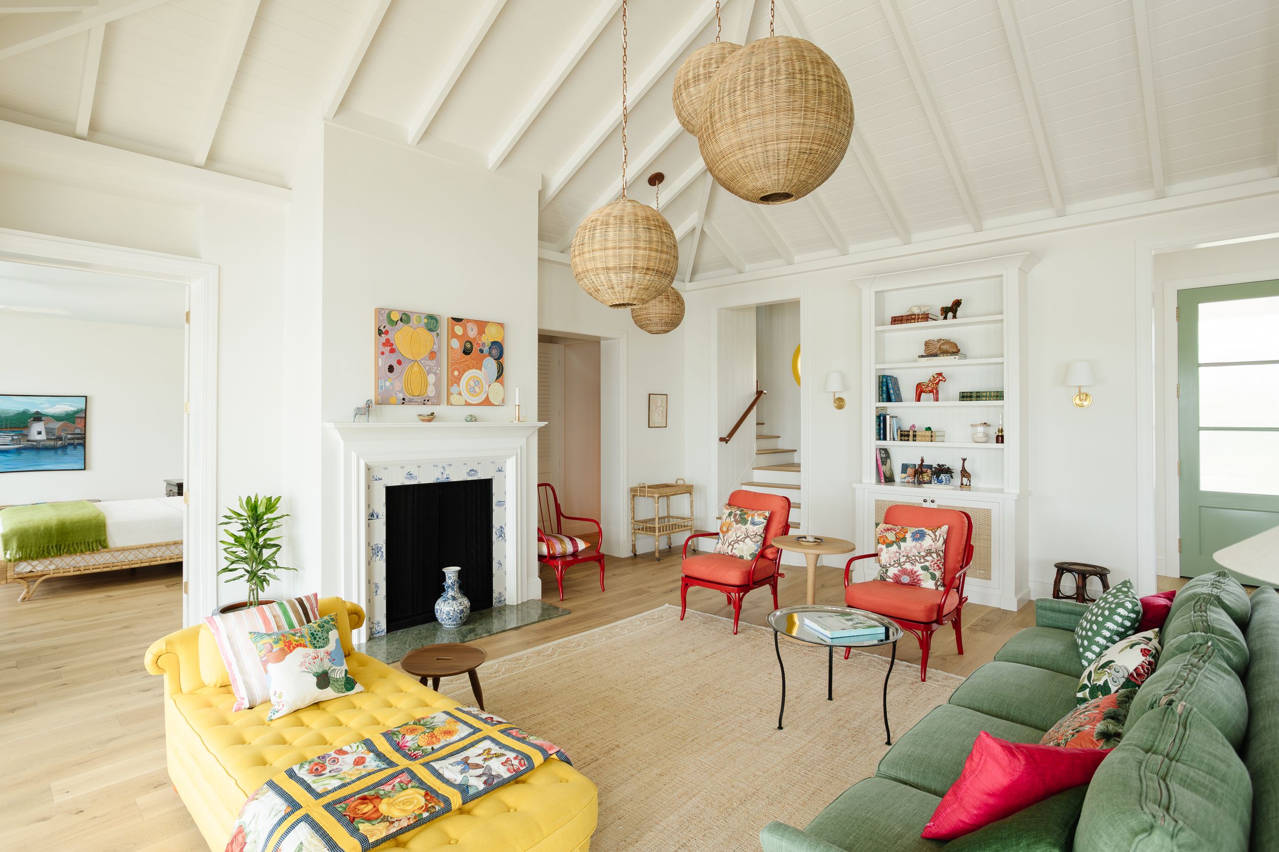 Tara Correa's photography focuses on capturing the architectural interiors of commercial and residential spaces.