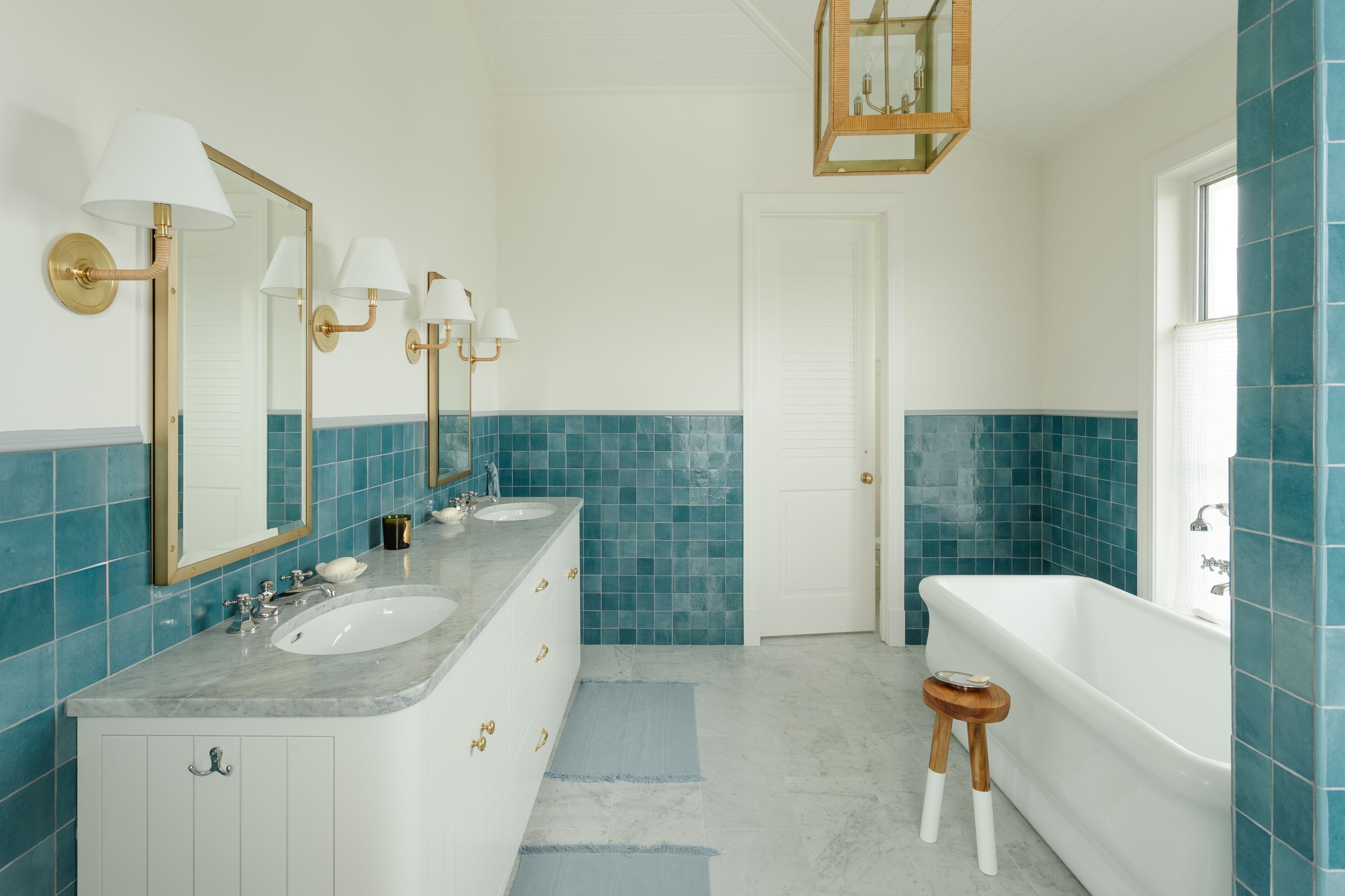 Tara Correa's photography focuses on capturing the architectural interiors of commercial and residential spaces.