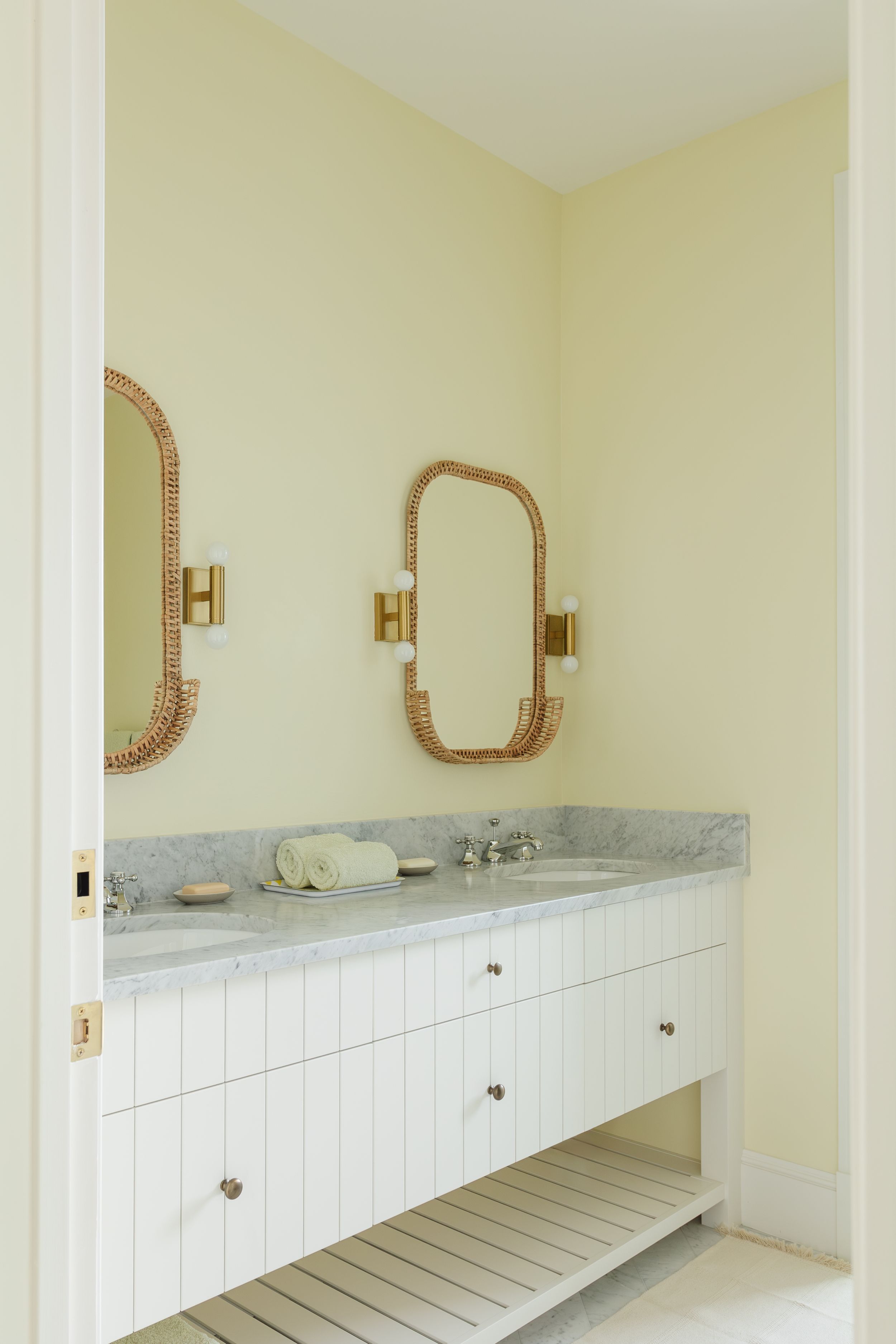 Tara Correa's photography focuses on capturing the architectural interiors of commercial and residential spaces.