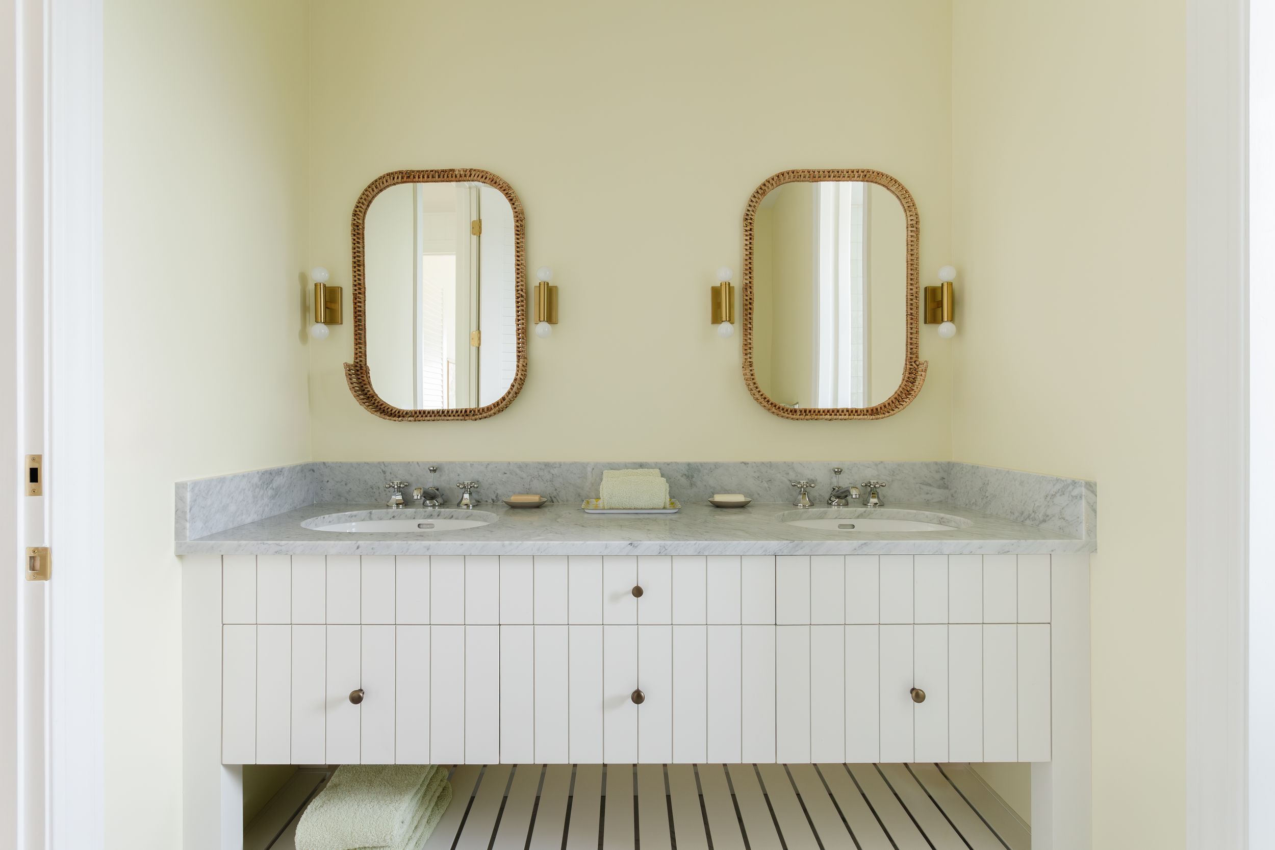 Tara Correa's photography focuses on capturing the architectural interiors of commercial and residential spaces.