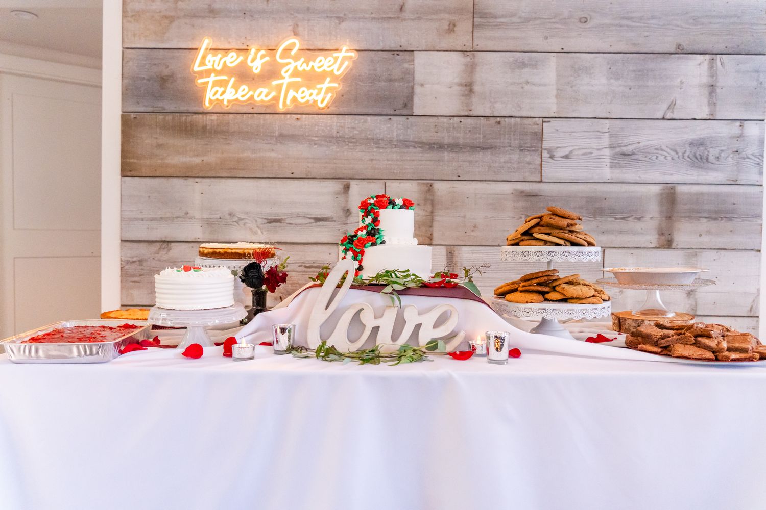 wedding cake table