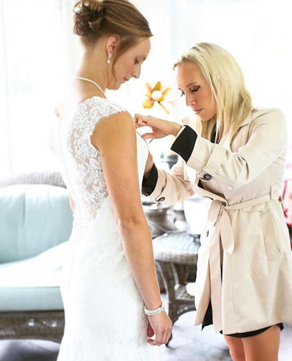 Minnesota wedding photography bride with Kristyn Farrell of Laura Leigh Images