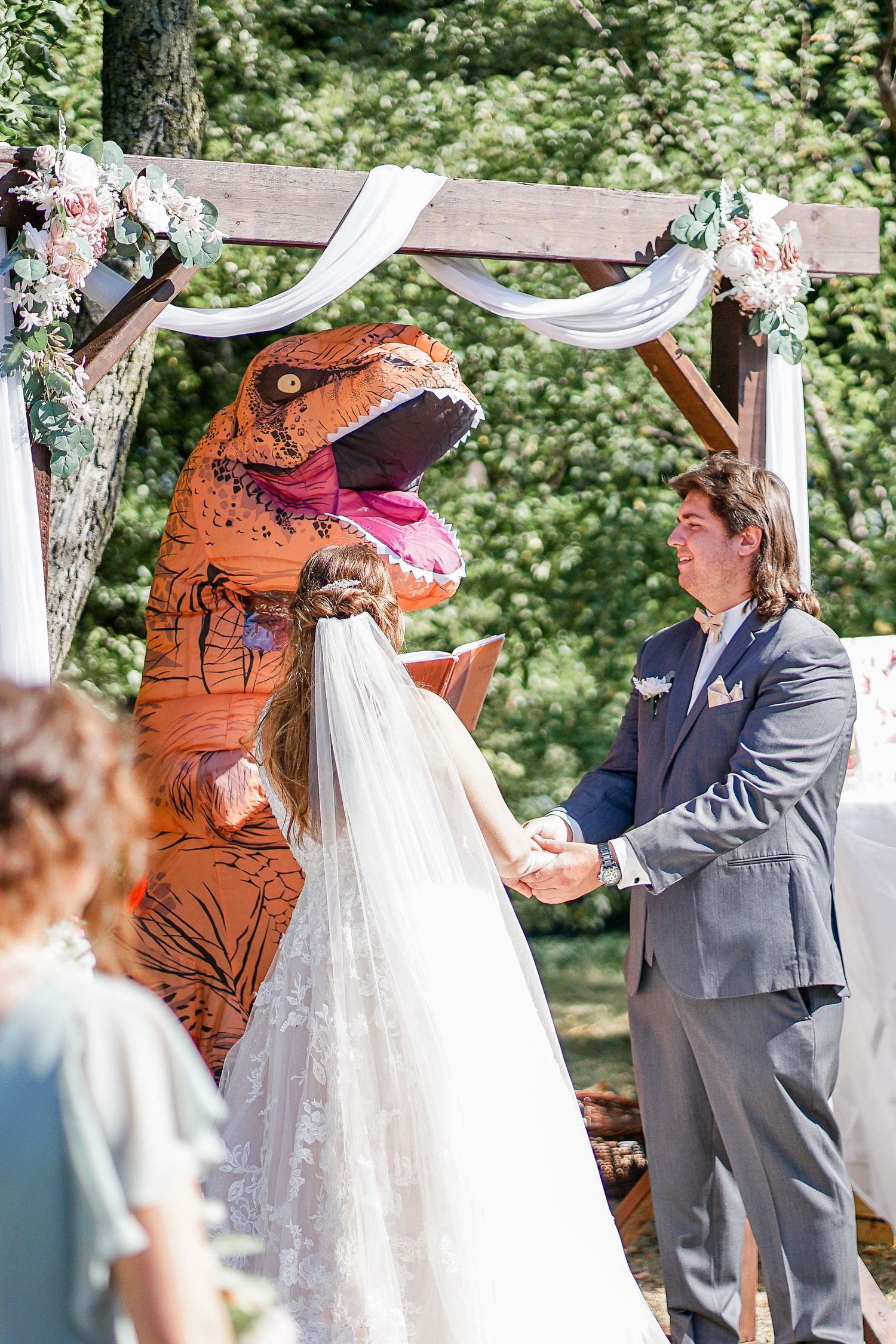 Wedding at Racine Zoo, Racine Wedding Photographer, Zoo Wedding, Wedding at Roma Lodge, Wedding Photos Racine