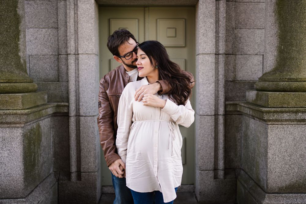 husband hugging his pregnant wife at Dublin