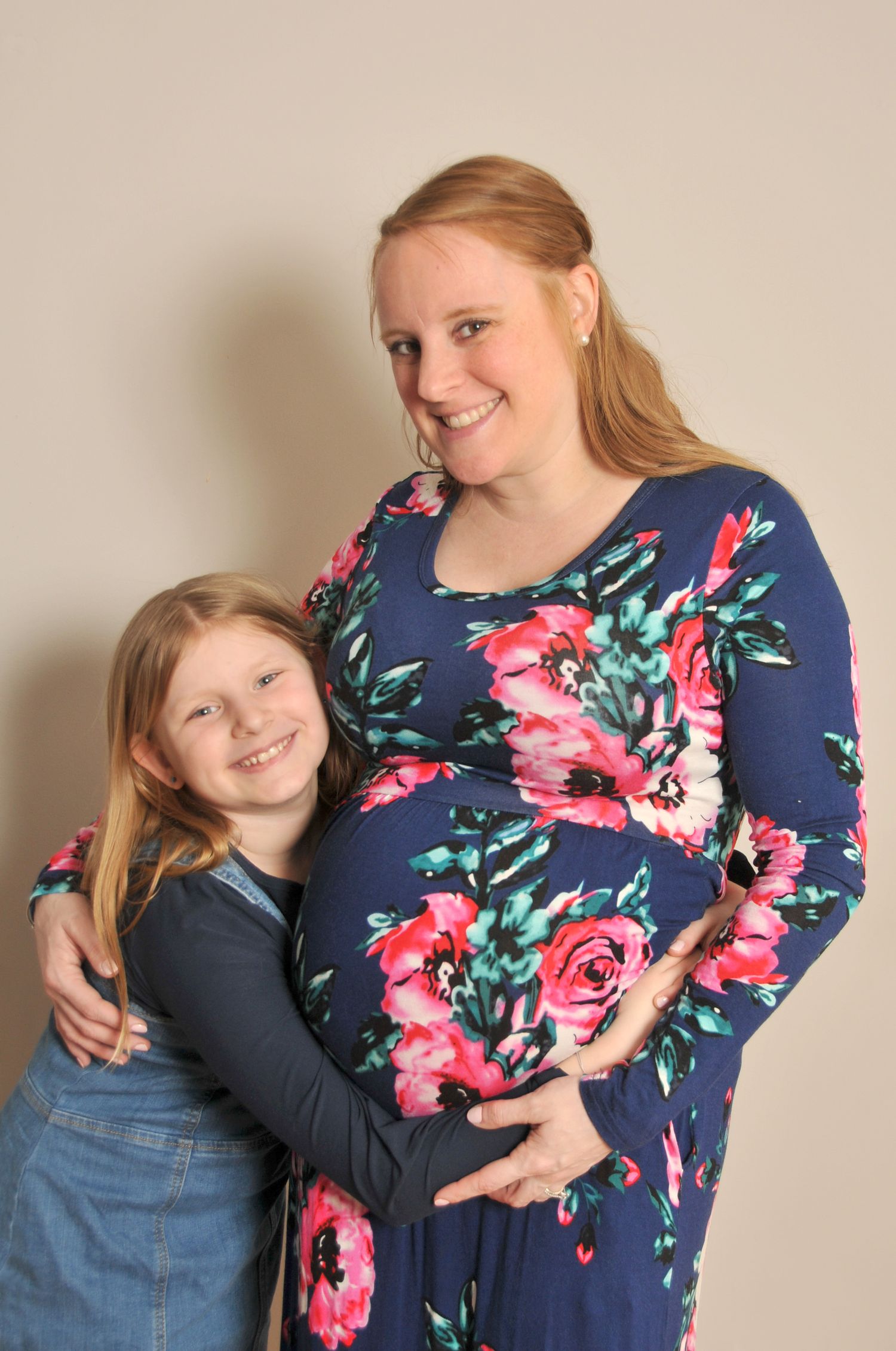 maternity photo indoors, mom and older daughter